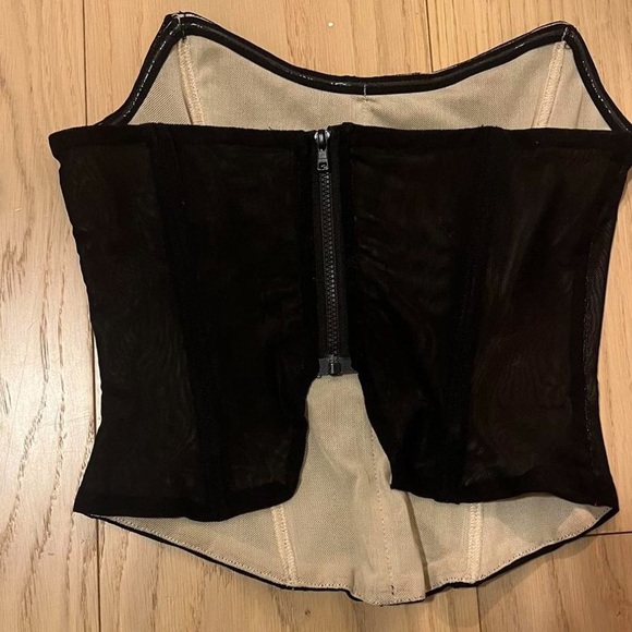 Black Corset - Picture 4 of 4